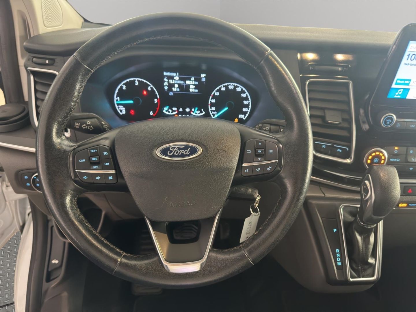 Fahrzeugabbildung Ford Tourneo Custom Transit Kombi 320 L2 Titanium
