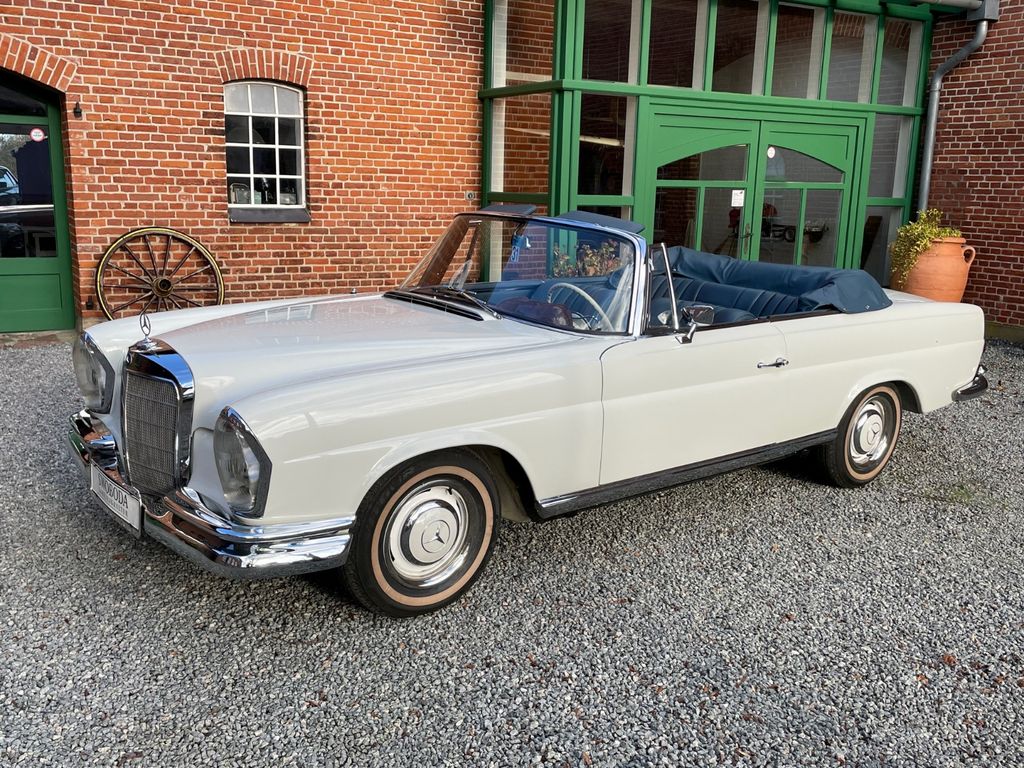 Mercedes-Benz 220