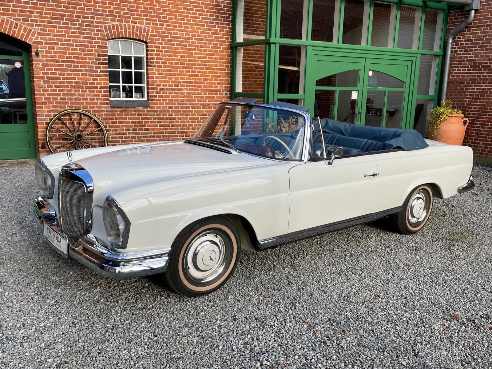 Mercedes-Benz 220