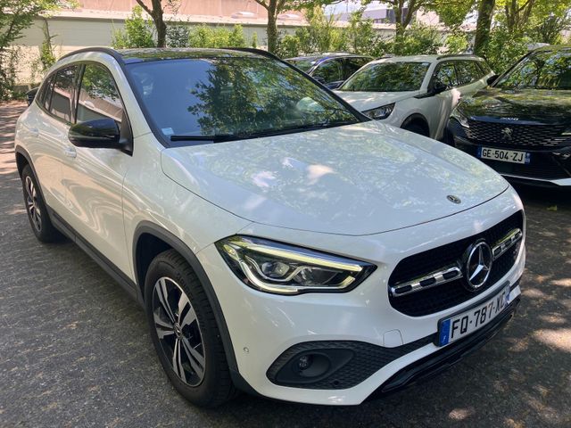 MERCEDES-BENZ GLA 200 d DCT PANO