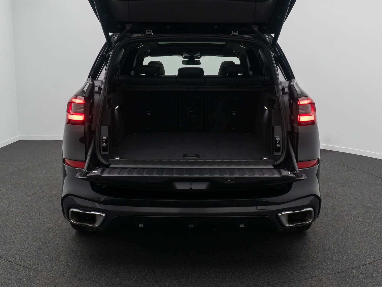 Fahrzeugabbildung BMW X5 xD30d M Sport 360° HUD DAB HiFi AHK Panorama