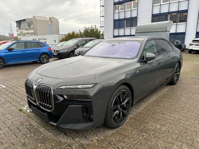 BMW i7 xDrive M70 PanSky KinoTV Loung  223.500,-