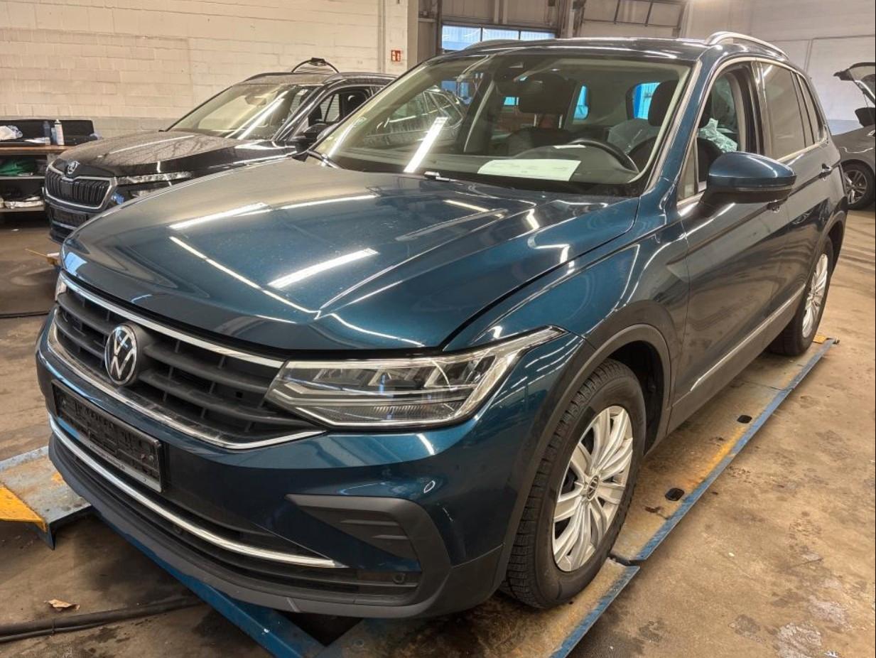 Volkswagen Tiguan 2.0 TDI Life Navi LED Kamera HUD ACC 1.H