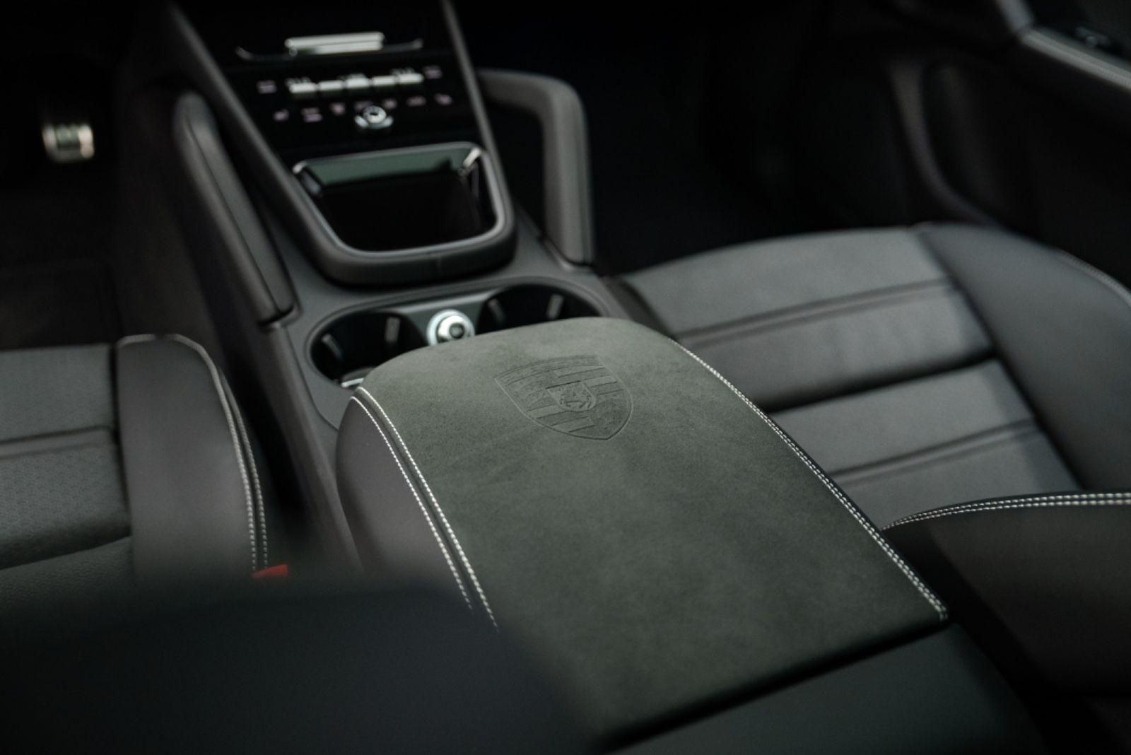 Fahrzeugabbildung Porsche Cayenne Coupé GTS REAR AXLE/HUD/360/PASS DISPL