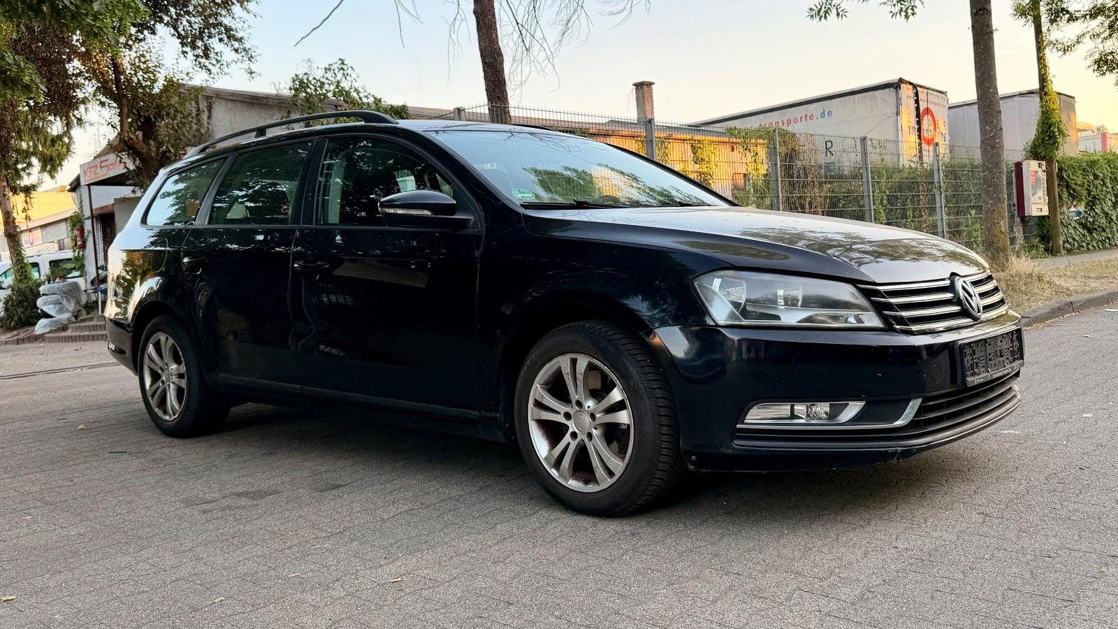 Volkswagen Passat 2011 — вигляд ззаду