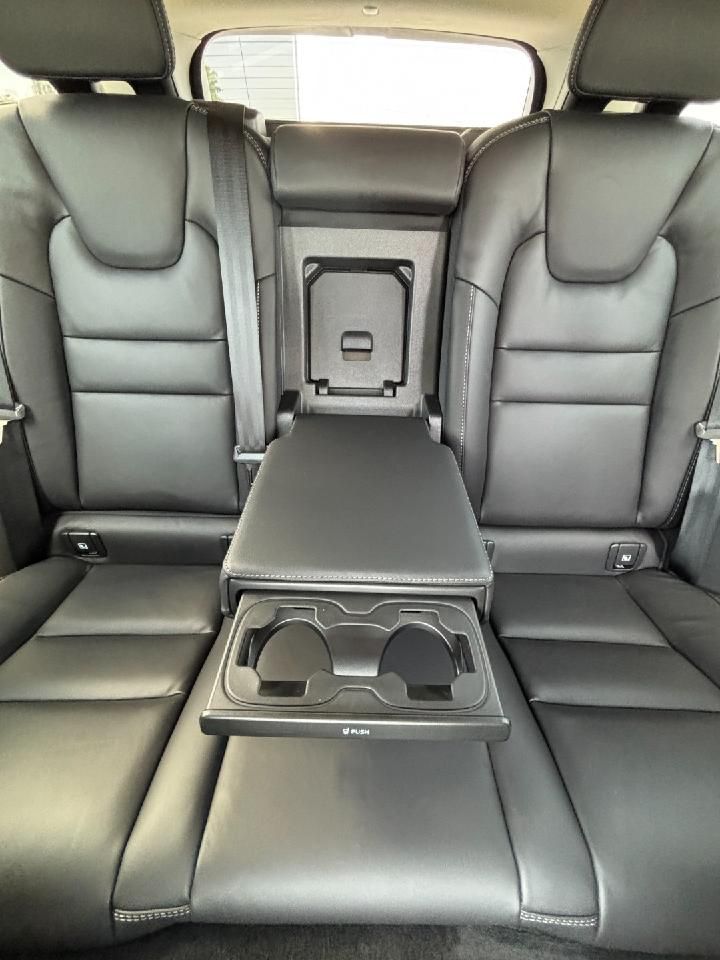 Fahrzeugabbildung Volvo V60 Kombi Plus Dark LED DAB AHK ACC Harman Kardo