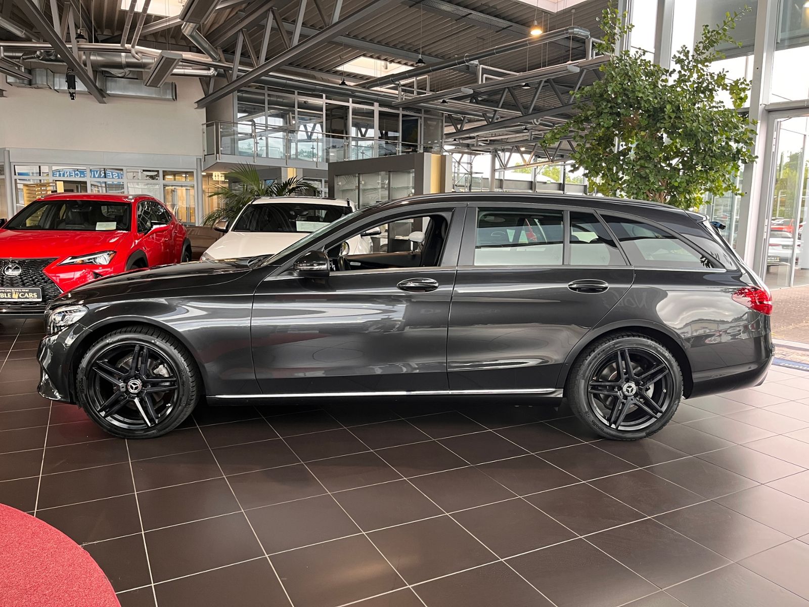 Fahrzeugabbildung Mercedes-Benz C 200 d T LEDER LED NAV SHZ PDC 18"