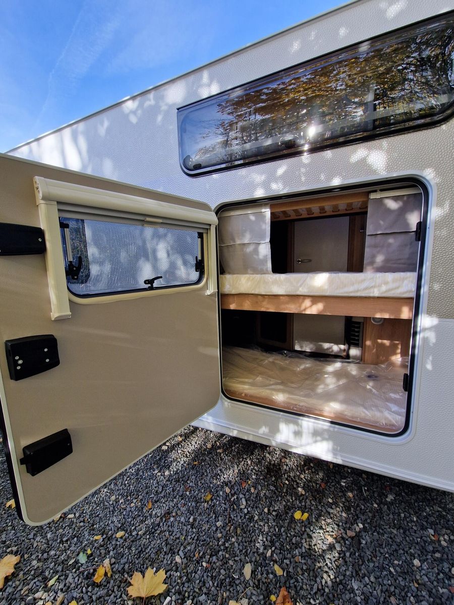 Fahrzeugabbildung Knaus Sport 500 KD 3 Stockbett mit Garagentür, 1800 kg