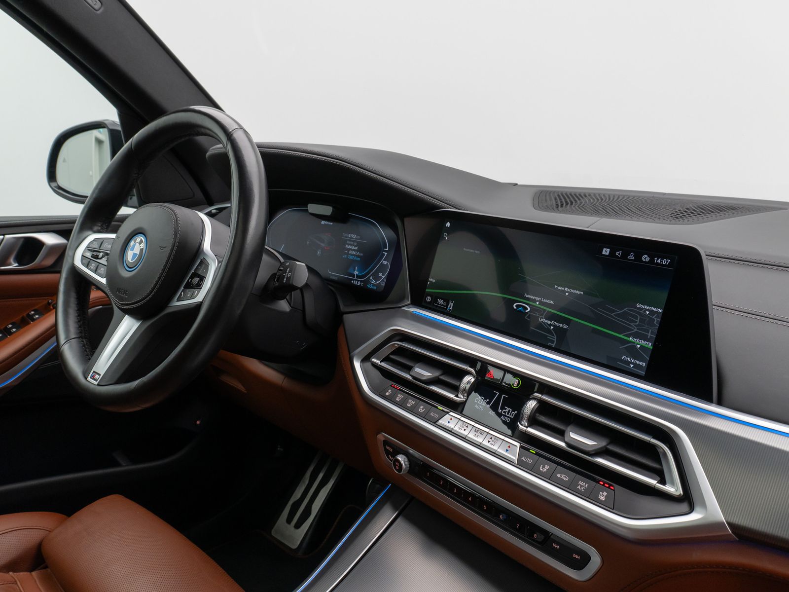 Fahrzeugabbildung BMW X5 xD45e M Sport Panorama 360°HUD HiFi NightVisi