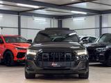 Audi SQ7 (4MG) PANO*STHZ*BOSE*TOUR*AHK*OPTIK*1.H - schwarze Audi SQ7