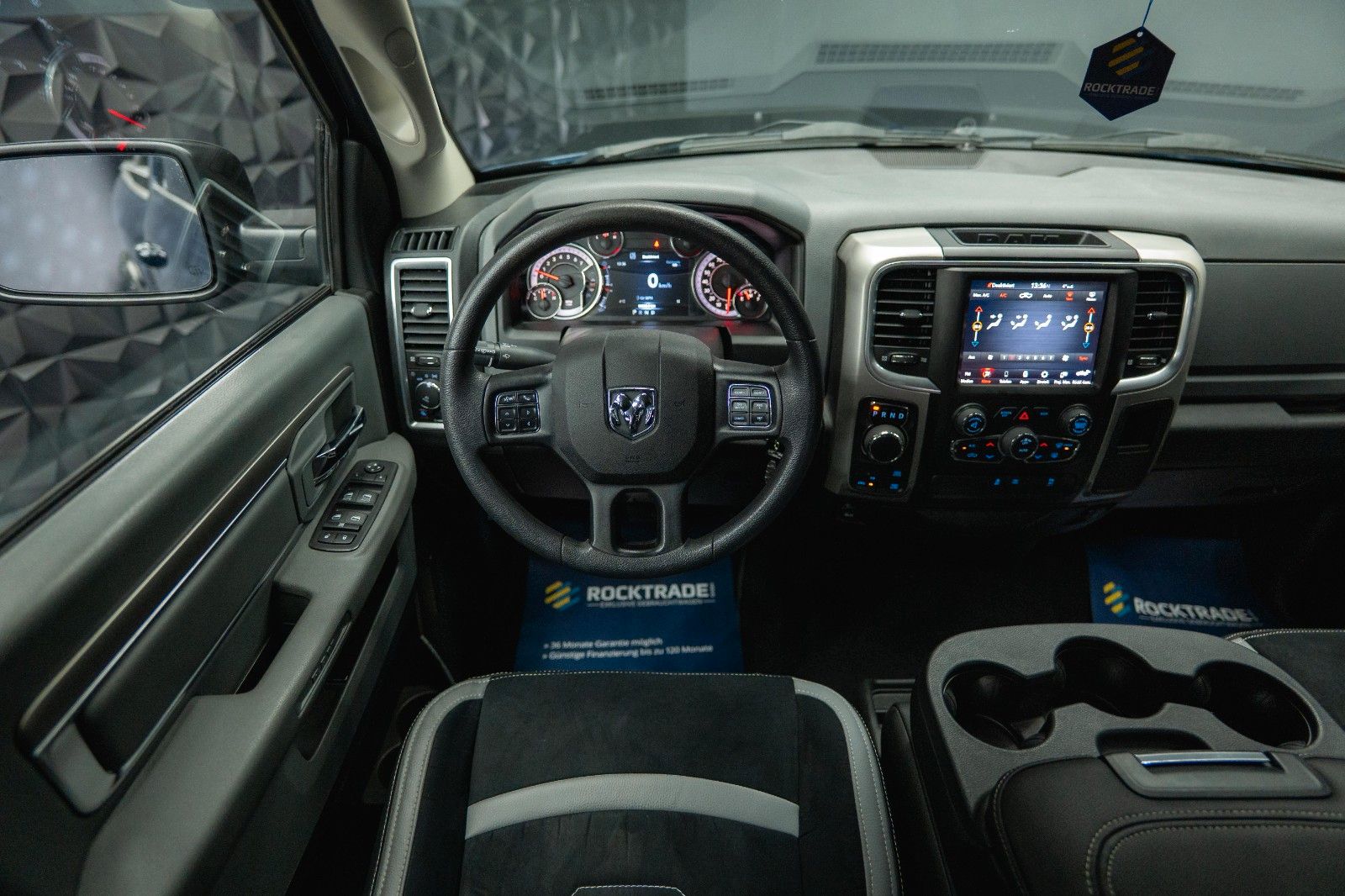 Fahrzeugabbildung Dodge RAM 5.7 V8 HEMI 4x4 OFFROAD Night Edition *19%*