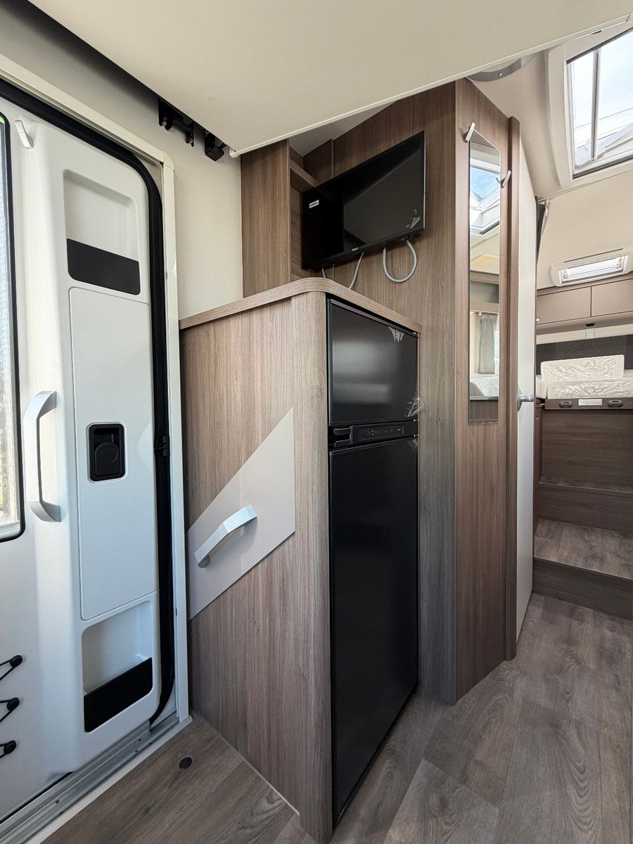 Fahrzeugabbildung Carado T338 Edition 26  - Sie paren über 12.000€