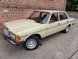 Mercedes-Benz 240 Diesel im Originalzustand aus I.Hand - Mercedes-Benz 240 in Frankfurt (Main)