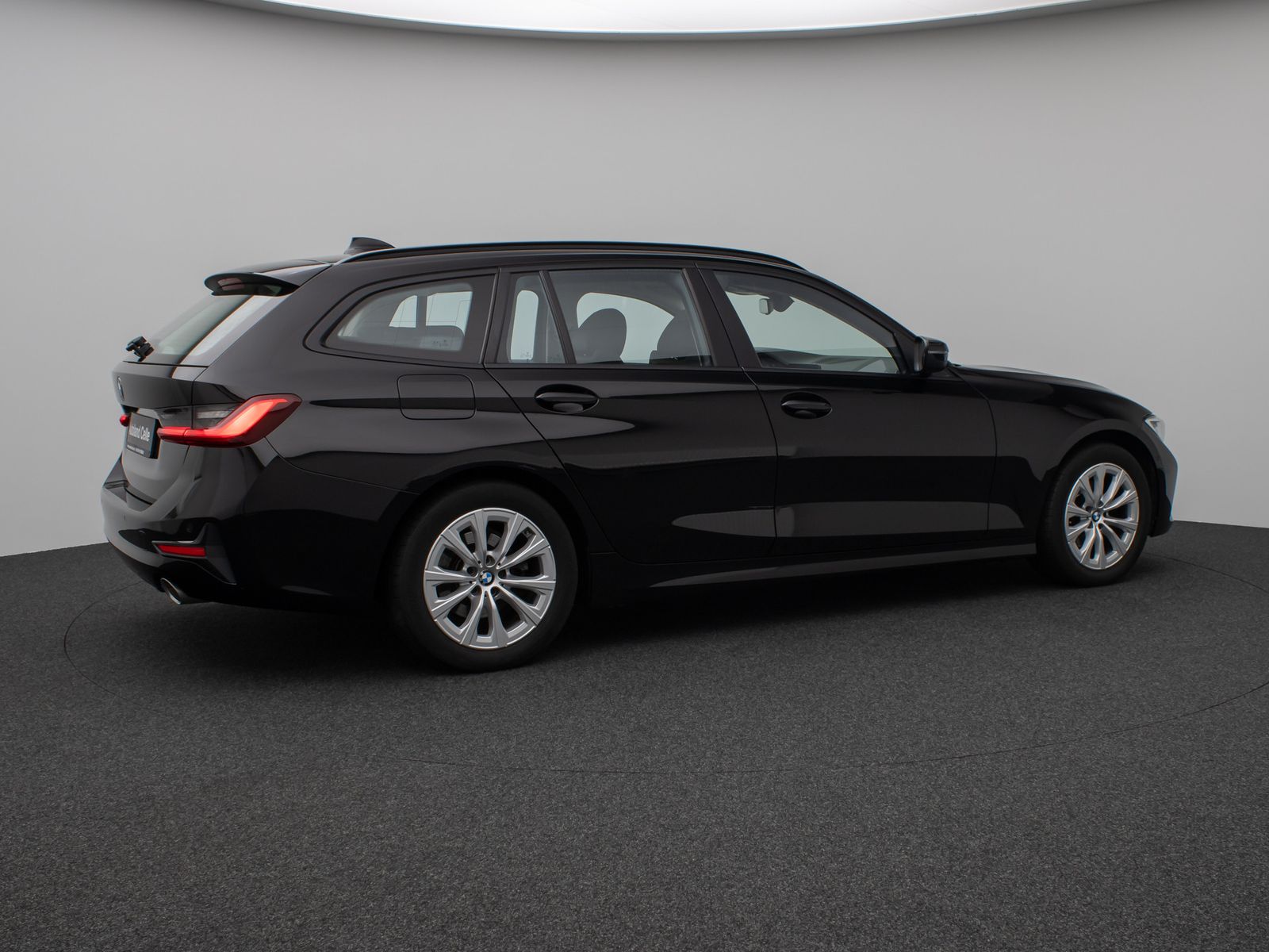 Fahrzeugabbildung BMW 320d Panorama DAB HiFi Lenkrhzg PDC AHK Alarm