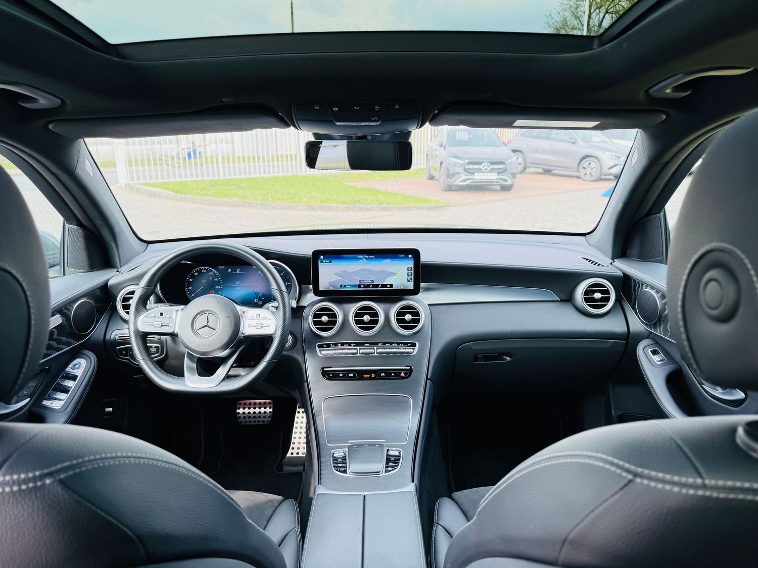 Fahrzeugabbildung Mercedes-Benz GLC 220 d 4M AMG, Panodach, AHK schw, PTS, RFK,