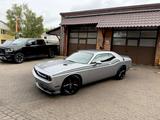 Dodge 5.7L V8*AUTO-*NAVI*LEDER*XENON*LED*SERVICE NEU - Dodge Challenger Gebrauchtwagen