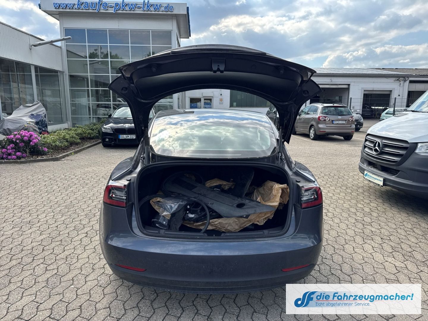 Fahrzeugabbildung Tesla Model 3 RWD Soundsystem ACC El. Heckklap.*UNFALL