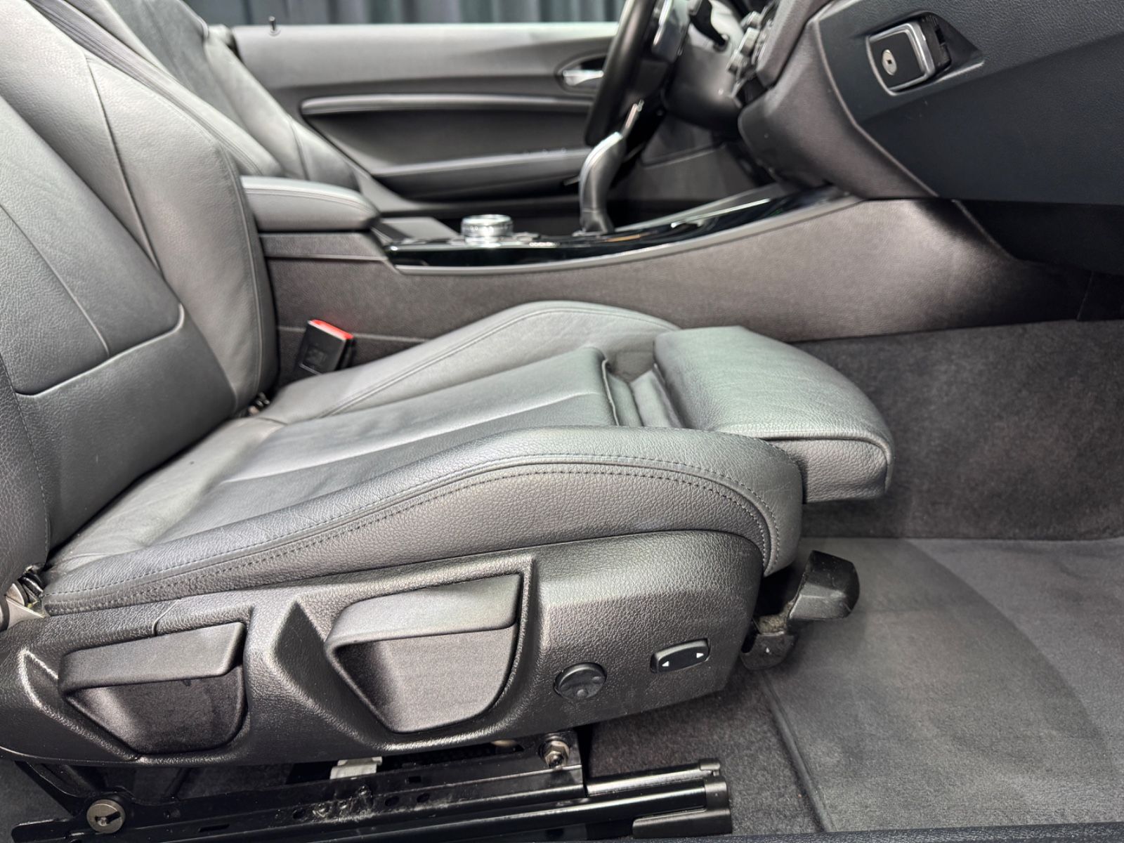 Fahrzeugabbildung BMW 220d Cabrio M Sport|LEDER|NAVI|AUTOMATIK|AHK|