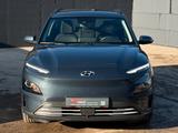 Hyundai KONA E Select SHZ LHZ ACC LKA PDC CAM LFA CarPl. - blaue Hyundai KONA Elektro