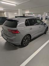 Volkswagen Golf VIII 2.0 TDI R-Line IQ.LIGHT  *PANO* KAMERA - Volkswagen Golf Limousine R line mit Diesel-Antrieb