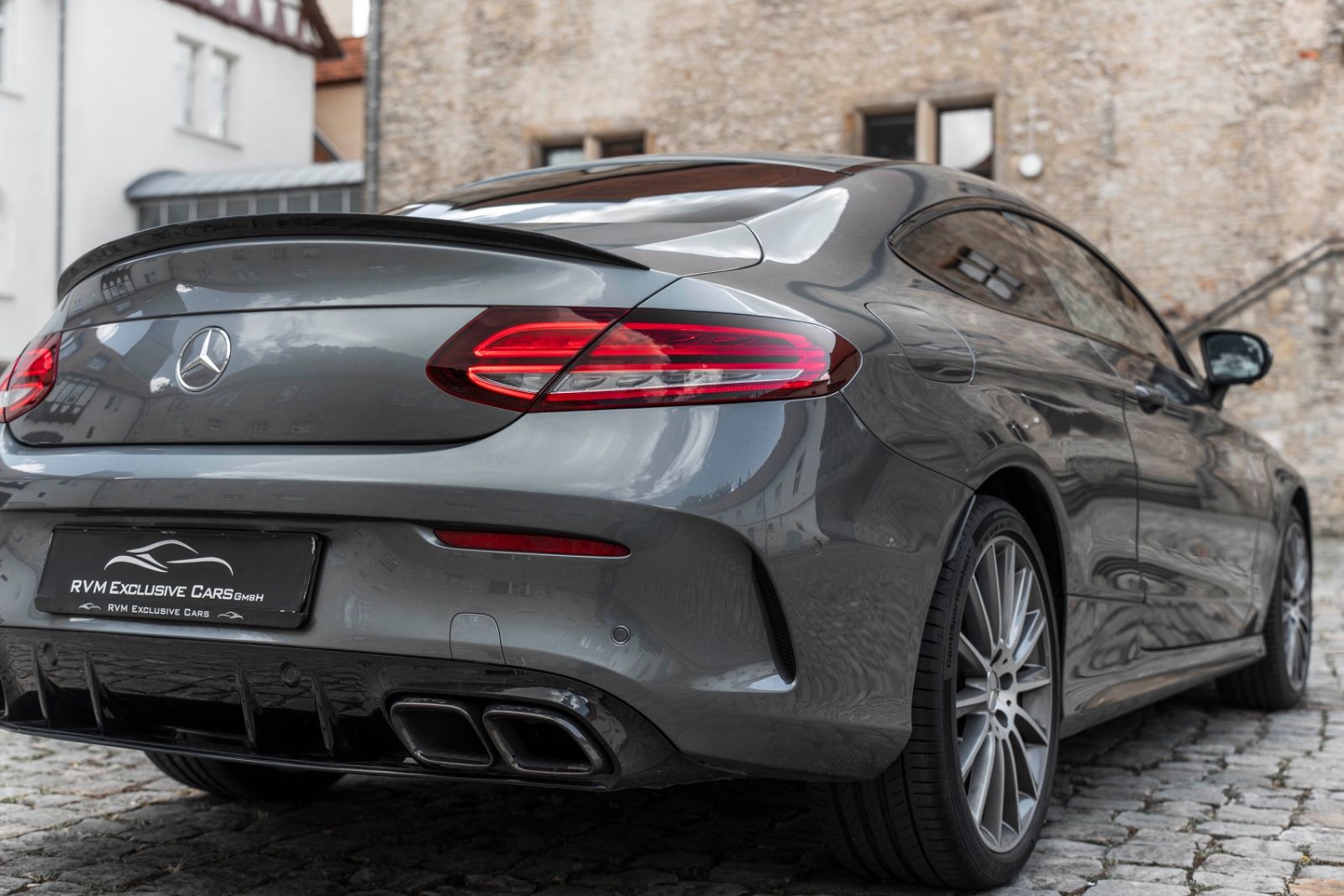 Fahrzeugabbildung Mercedes-Benz C 220d Coupe AMG BURMESTER 360° CARPLAY LED