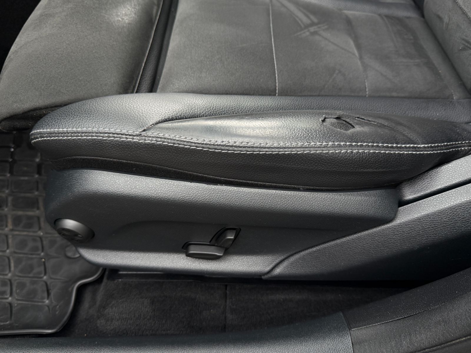 Fahrzeugabbildung Mercedes-Benz GLC 220 d 4Matic AMG Line PANO LED NAV