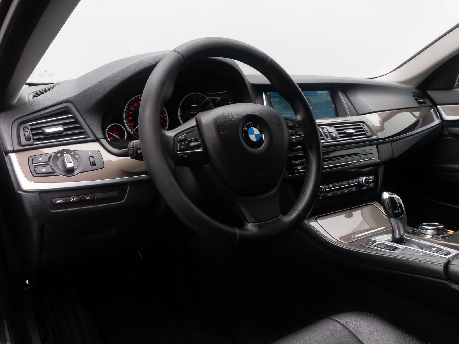 Fahrzeugabbildung BMW 530d xD Modern Line AHK HUD HiFi Leder Standheiz