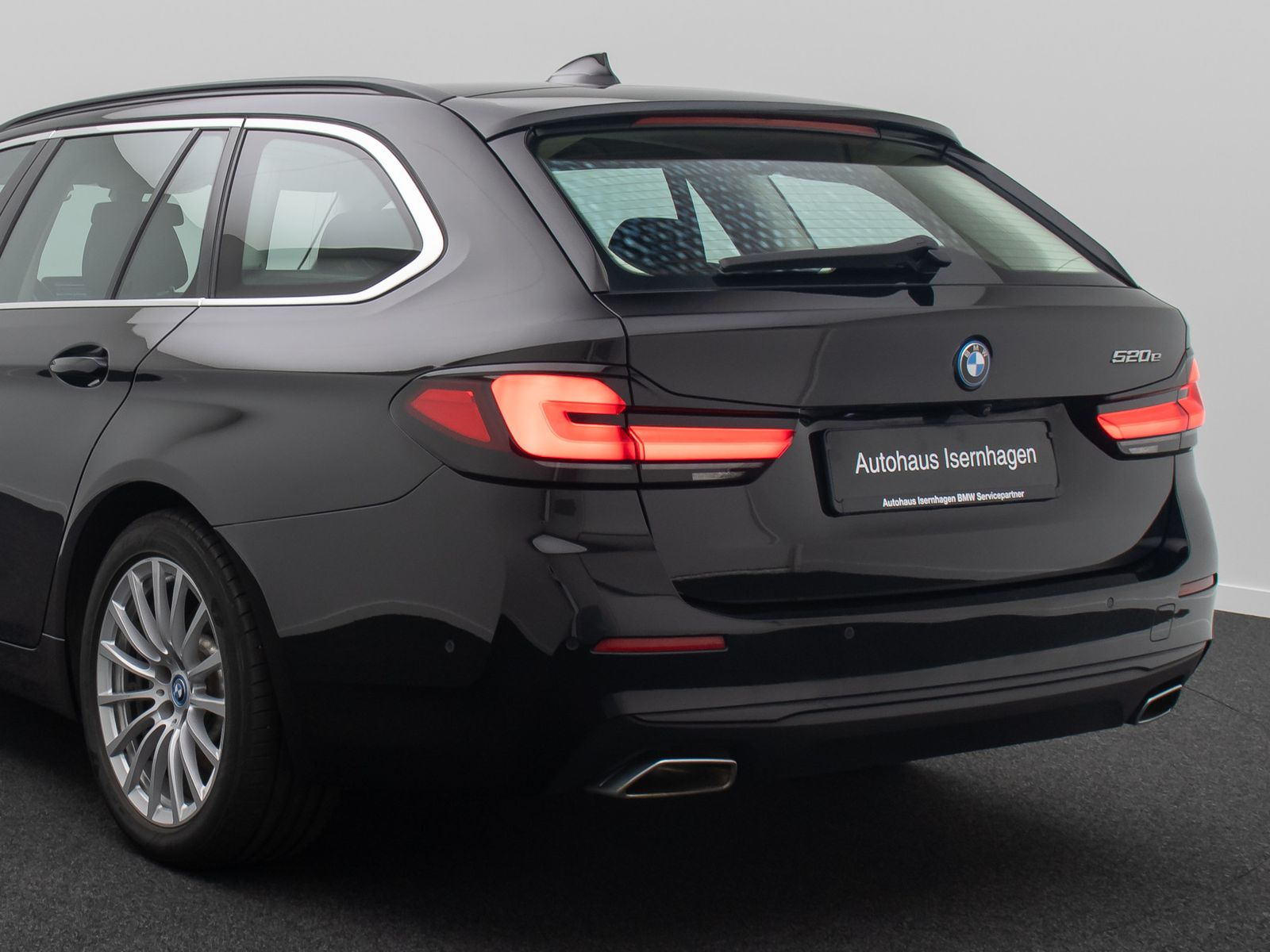 Fahrzeugabbildung BMW 520e GeschwindigReg DAB Kamera CockpitPro Alarm