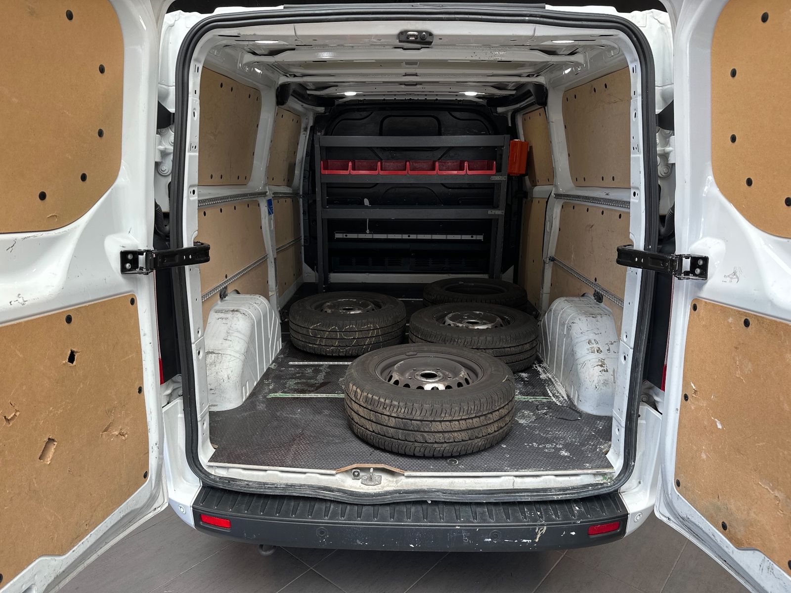 Fahrzeugabbildung Ford Transit Custom 300 L2 2.0 TDCi NAV+KLIMA+SHZ+PP