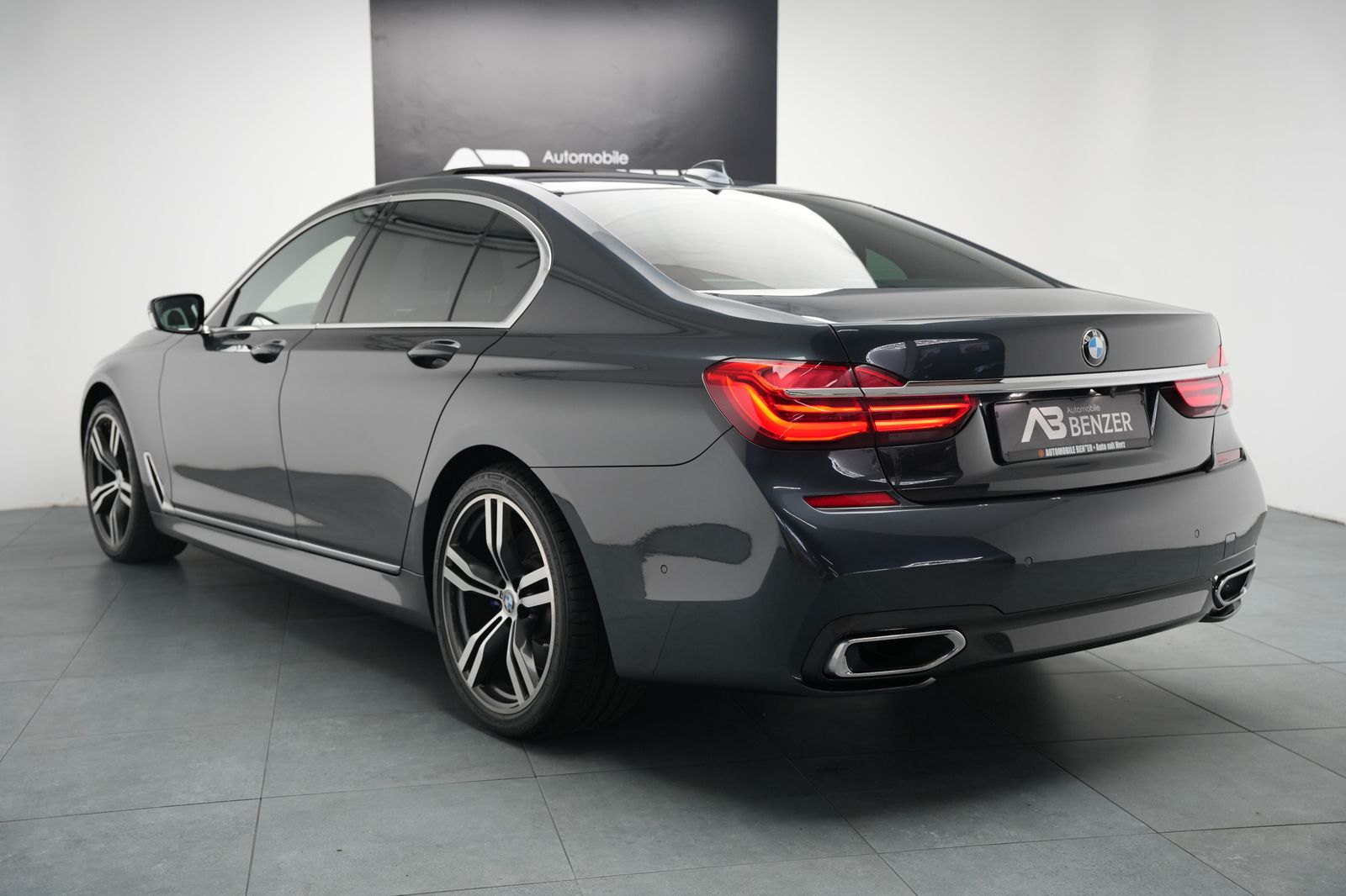 Fahrzeugabbildung BMW 750 750 xDrive*M-Paket*S-Dach*Bowers&Wilkins*HUD