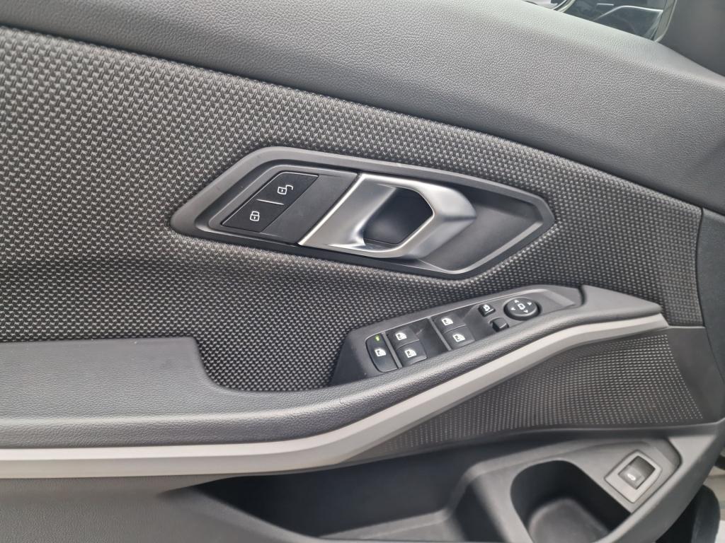 BMW 3 Series i *CarPlay*, миниатюра 21