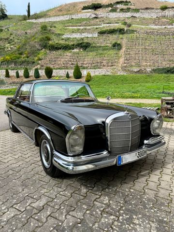 Mercedes-Benz 300SE (W112)