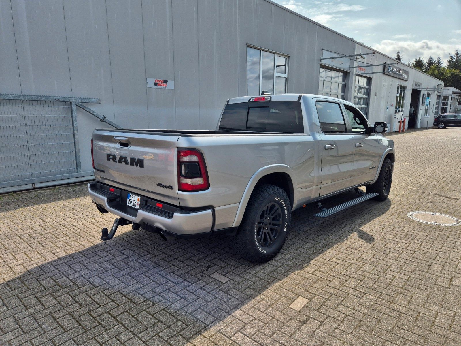 Fahrzeugabbildung Dodge RAM 1500 Laramie Night CrewCab, Long, Pano, LPG