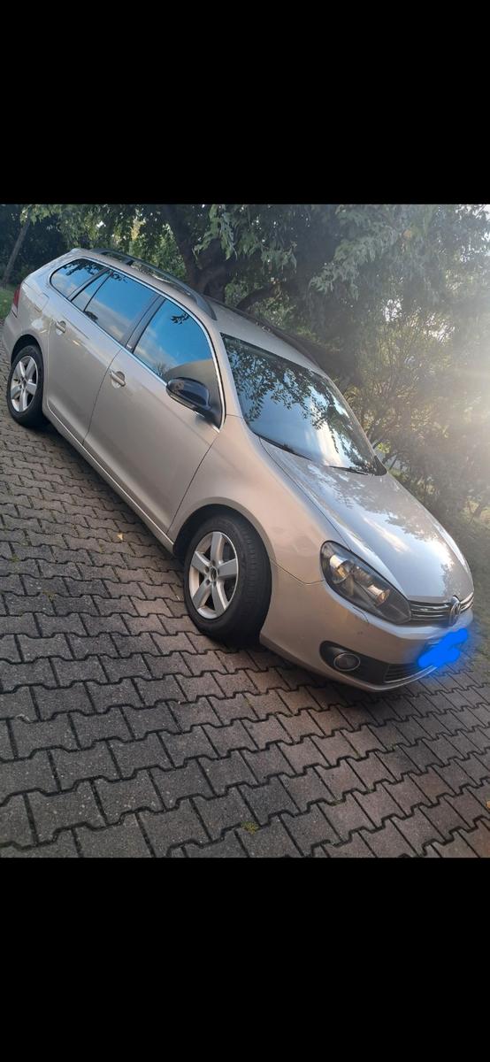 Volkswagen Golf 2012 — rear view