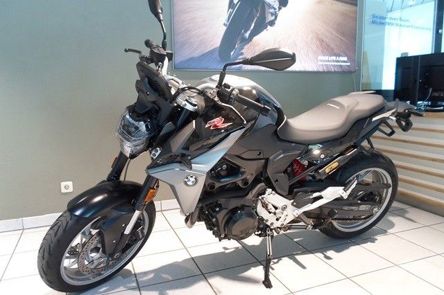 Fahrzeugabbildung BMW F900 R mit Vollausstattung !