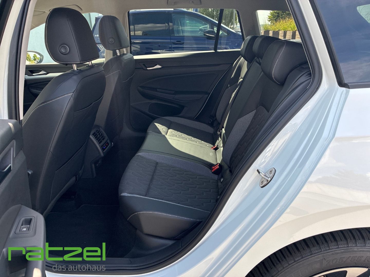 Fahrzeugabbildung Volkswagen Golf Variant ENERGY 1.5eTSI DSG ACC+AHK+NAVI+LED