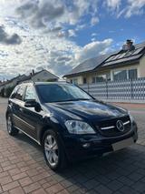 Mercedes-Benz ML 320 CDI 4MATIC - - blaue Mercedes-Benz ML 320