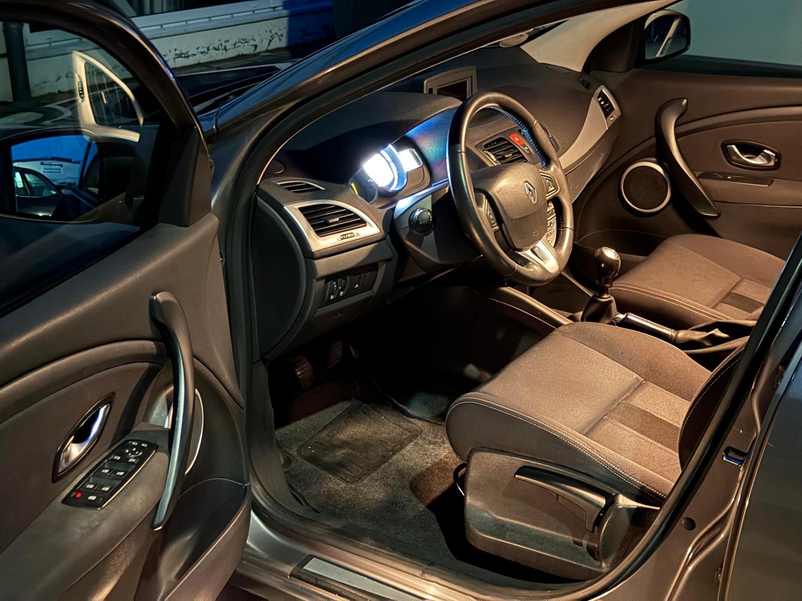Renault Megane 2011 — photo 13