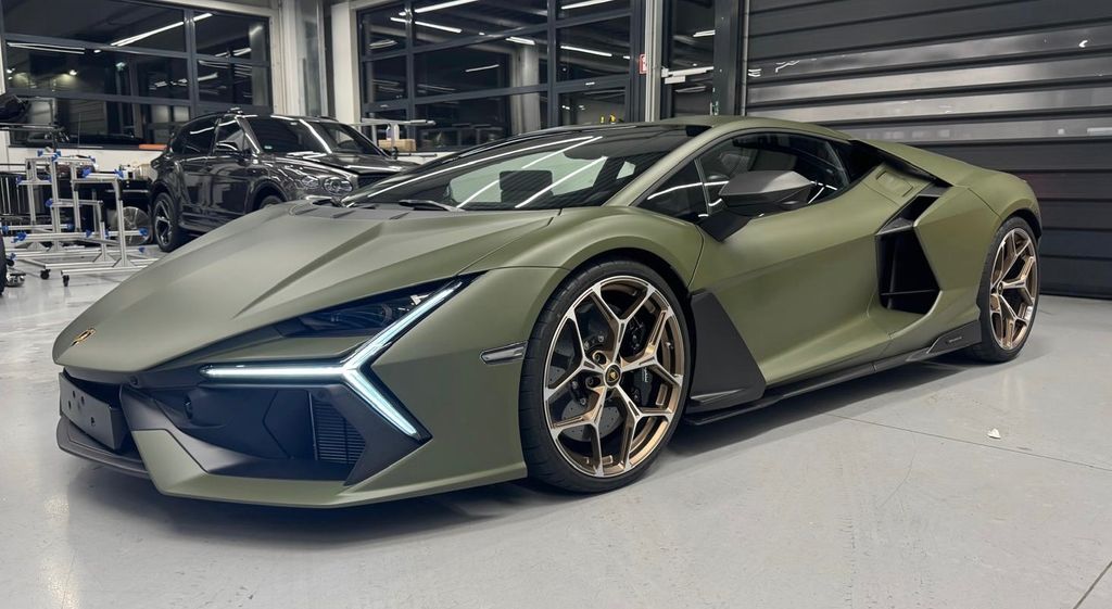Image of Lamborghini Revuelto