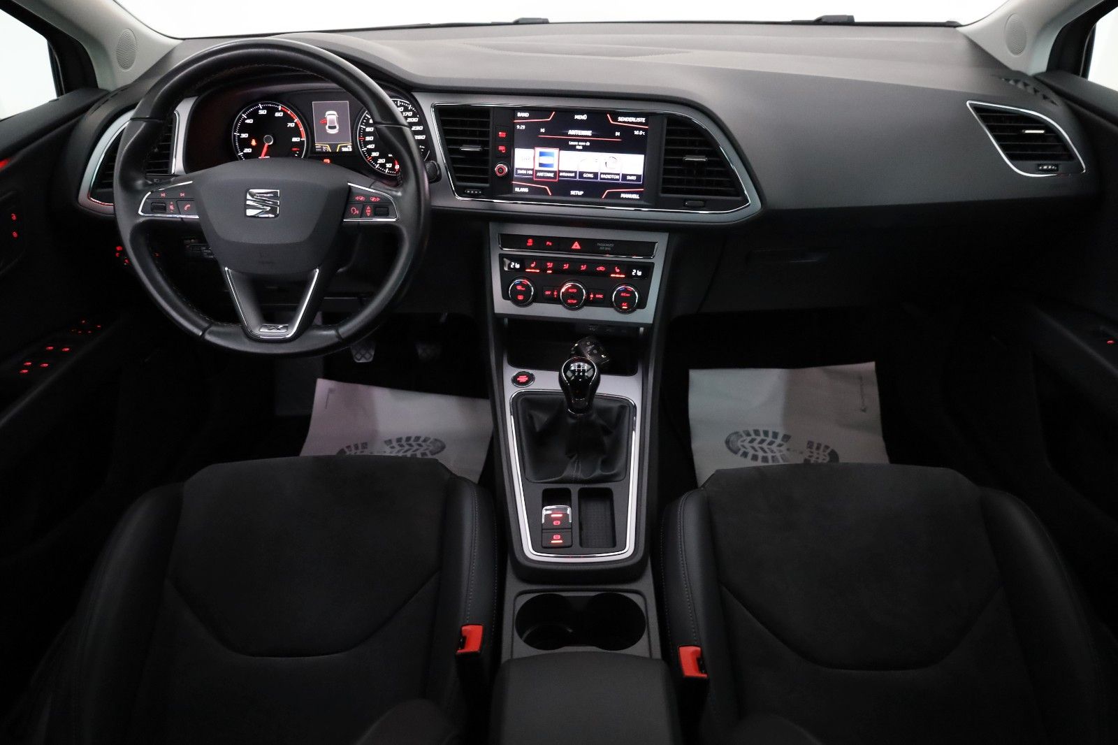 Fahrzeugabbildung SEAT Leon Xcellence T.Leder,SH,PDC,Allwetterreifen