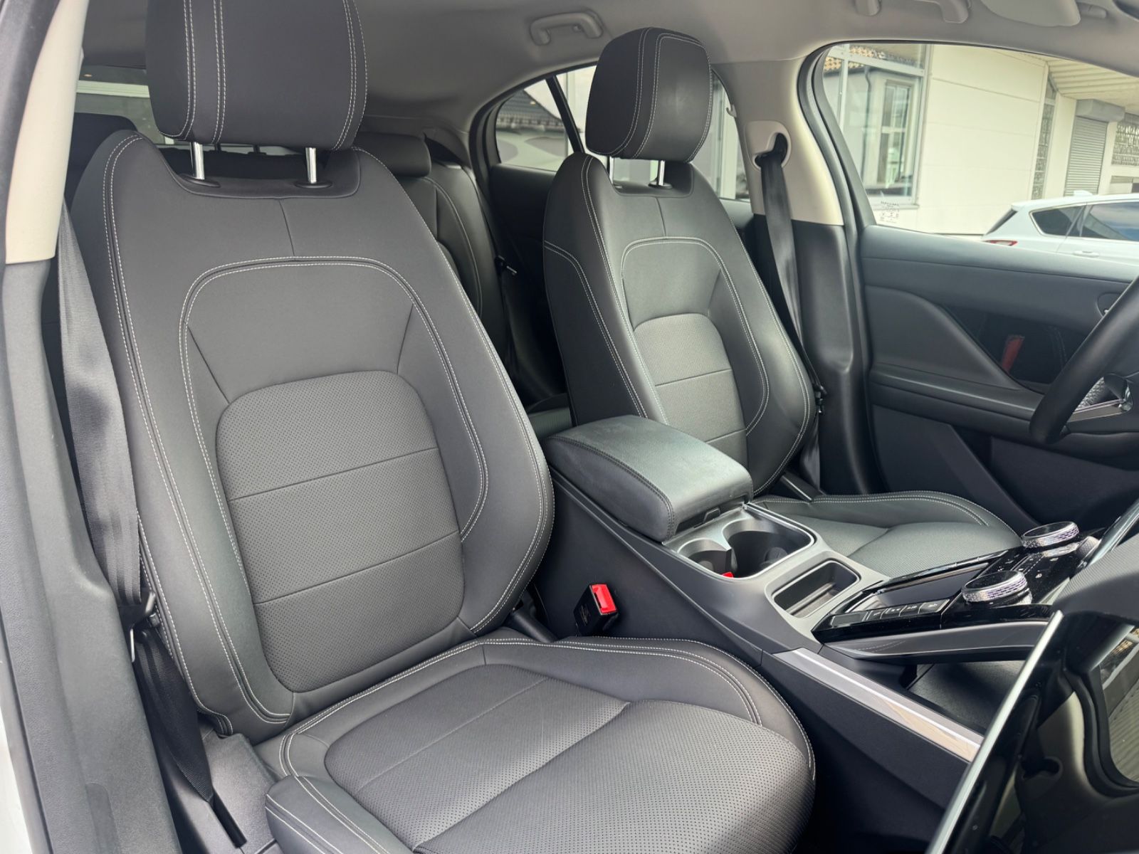 Fahrzeugabbildung Jaguar I-PACE 400 AWD/Black-Pack/CarPlay/MERIDIAN/89,6%