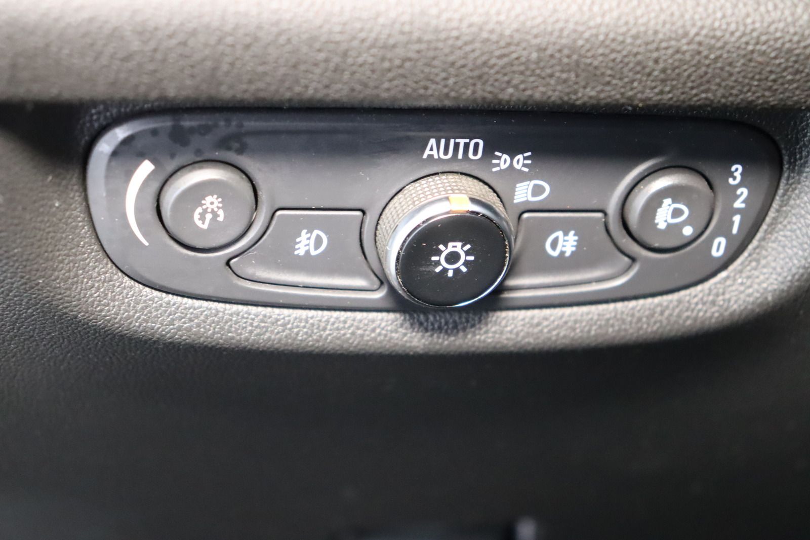 Fahrzeugabbildung Opel Insignia Grand Sport 4x4 * AHK