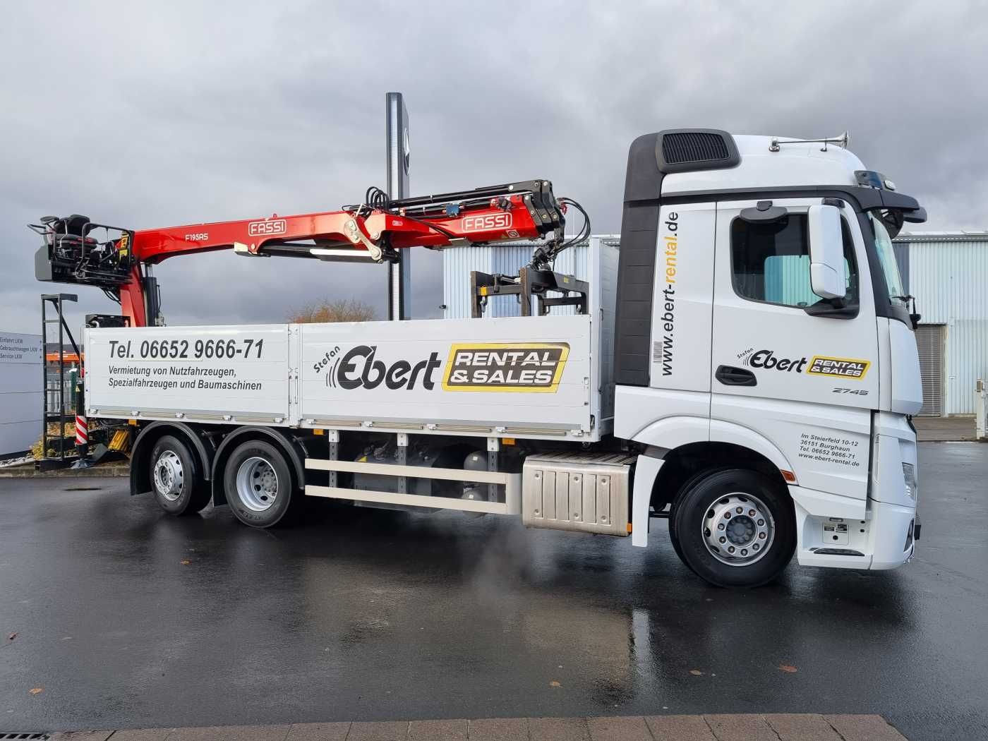 Fahrzeugabbildung Mercedes-Benz Actros 2745 L 6x2 Baustoffpritsche+Kran Retarder