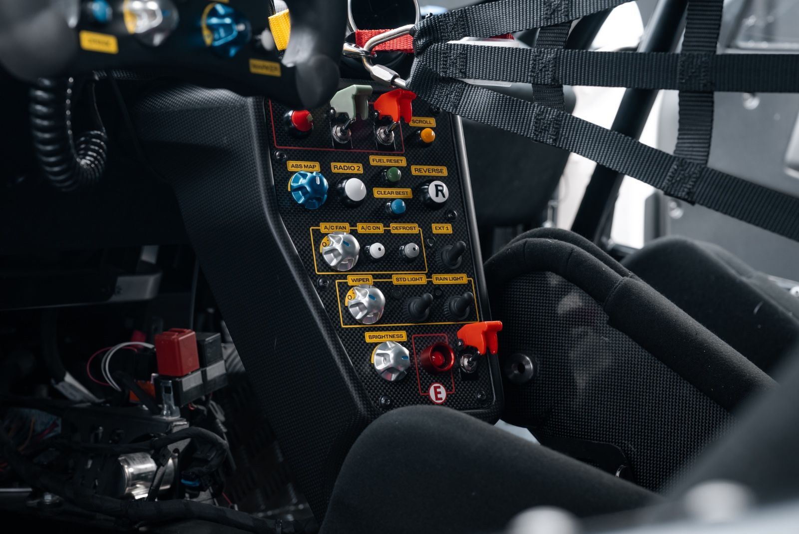 Fahrzeugabbildung Ferrari 296 Challenge TOP/PASSENGER SEAT/SILENCERS