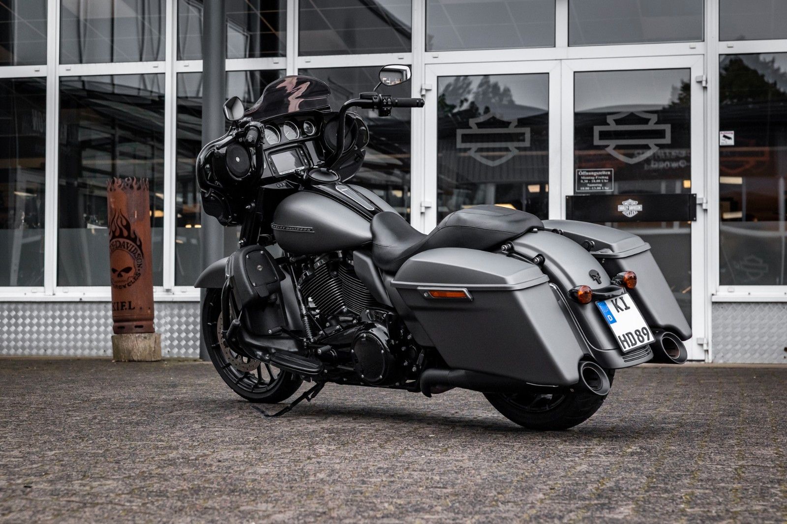 Fahrzeugabbildung Harley-Davidson FLHXS Street Glide 107 Cui - Screaming Eagle APE