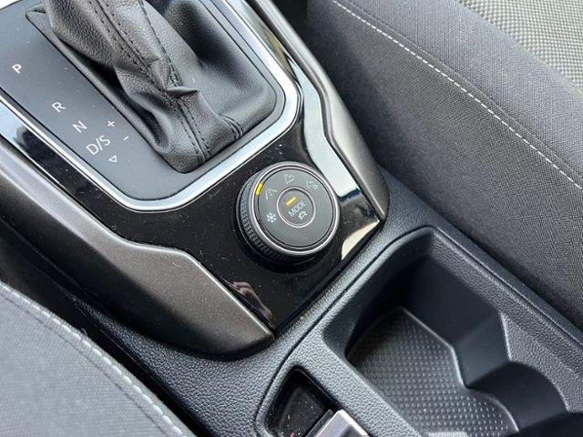 Fahrzeugabbildung Volkswagen T-Roc 1.5 TSI DSG 4MOTION STYLE LED ASSISTENZ-PL