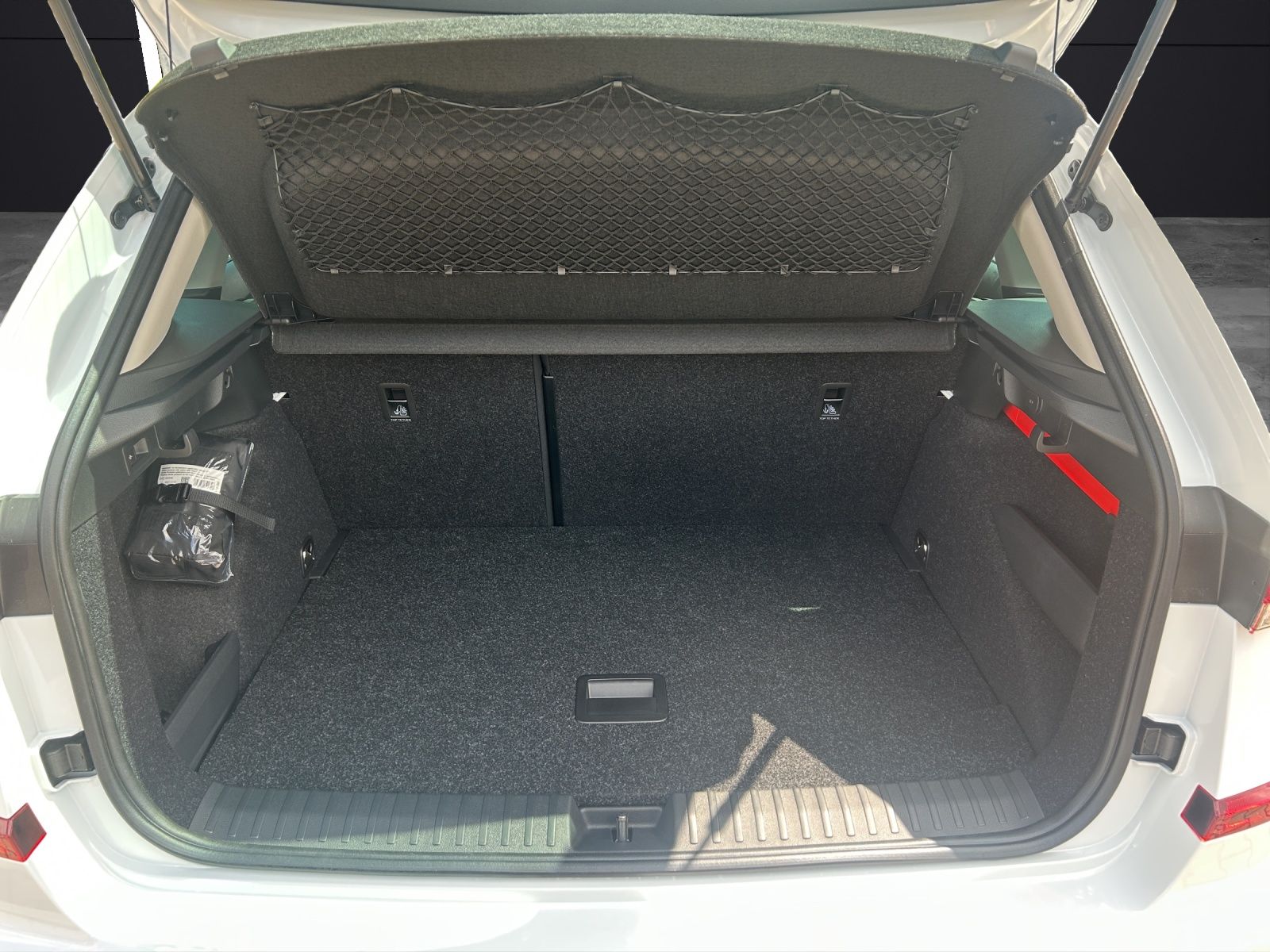 Fahrzeugabbildung SKODA Kamiq 1.0 DSG Selection AHK MATRIX