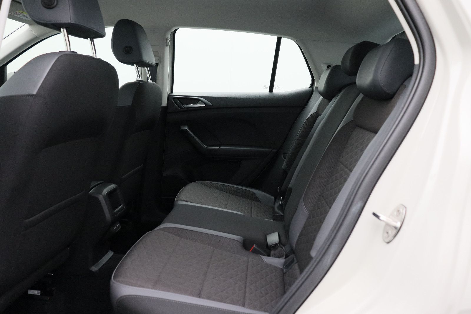 Fahrzeugabbildung Volkswagen T-Cross Navi LED AppleCar Einparkhilfe v+h