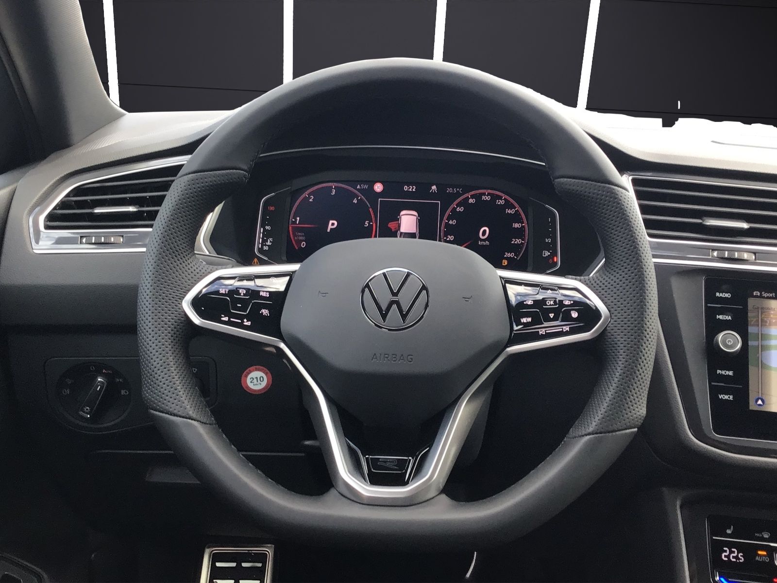 Fahrzeugabbildung Volkswagen Tiguan Allspace R-Line TDI 4M DSG LED AHK NAVI F