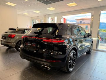 Porsche Cayenne - 6